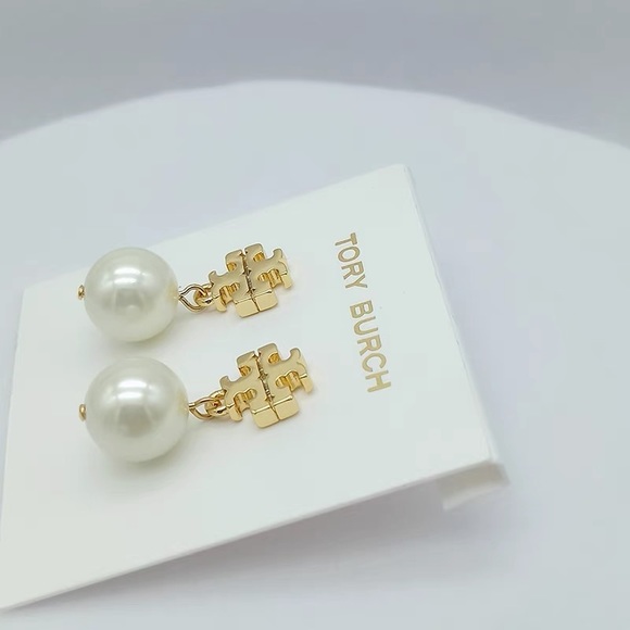⭐️Host Pick⭐️Tory Burch Gold Logo Pearl Drop Earrings - Picture 8 of 12